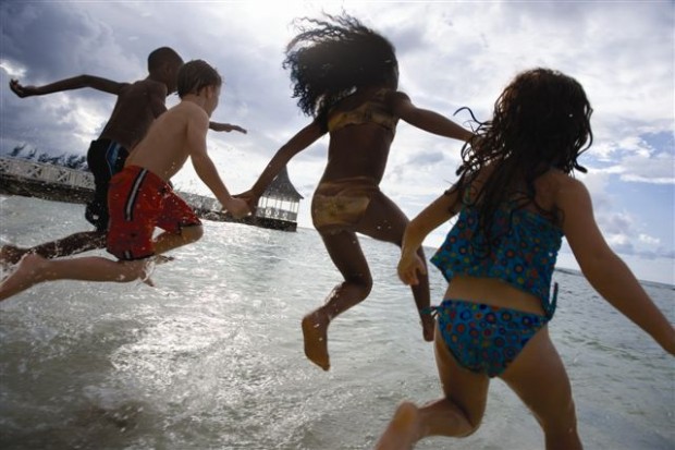 Kids_Jumping_in_SeaLR Kids_Jumping_in_SeaLR