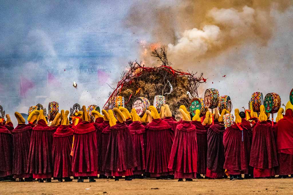 tibet-monastero-celebrazioni-falò