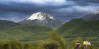 Parco Nazionale del Pollino: viaggio nel cuore selvaggio tra Basilicata e Calabria in bicicletta in Basilicata, nel Parco Nazionale del Pollino e il monte Pollino sullo sfondo