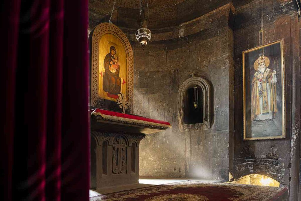 Armenia, la penombra all'interno del Monastero di Khor Virap situato ai piedi del biblico Monte Ararat