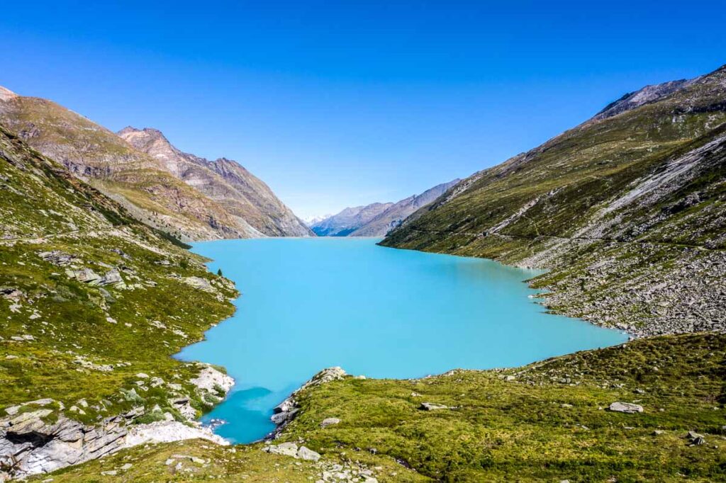 Il lago di Mattmark, Svizzera