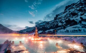 Nella Valle di Saas e alle terme di Leukerbad per un weekend a tutto relax Tramonto invernale alla Leukerbad Therme, il più grande complesso termale alpino d'Europa