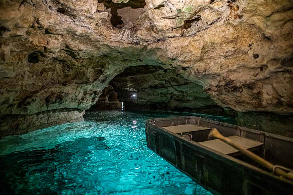 Ungheria-Tapolca-lago-grotta