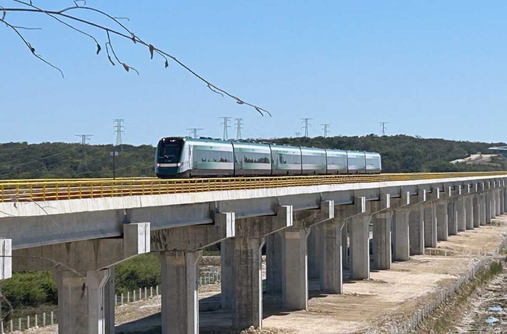 Ancora non è conclusa, ma a breve verrà inaugurata una lunghissima ferrovia che attraverserà tutta la penisola dello Yucatan in Messico