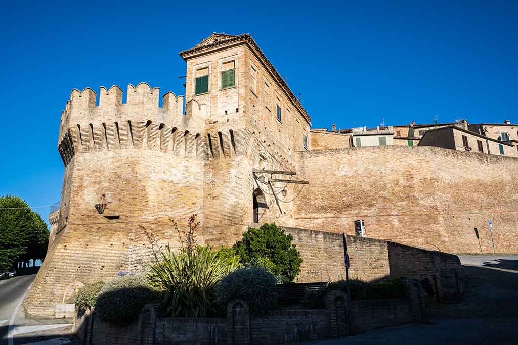 La porta del mercato di Corinaldo