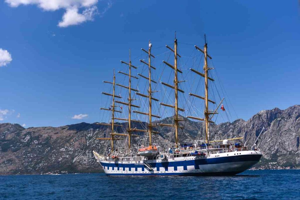 La Royal Clipper al largo della costa croata. E' un veliero di grandi dimensioni attualmente la più grande nave a vele quadre in servizio