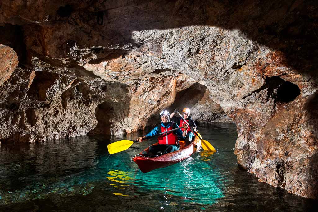 slovenia-kajak-grotta-sotterranea