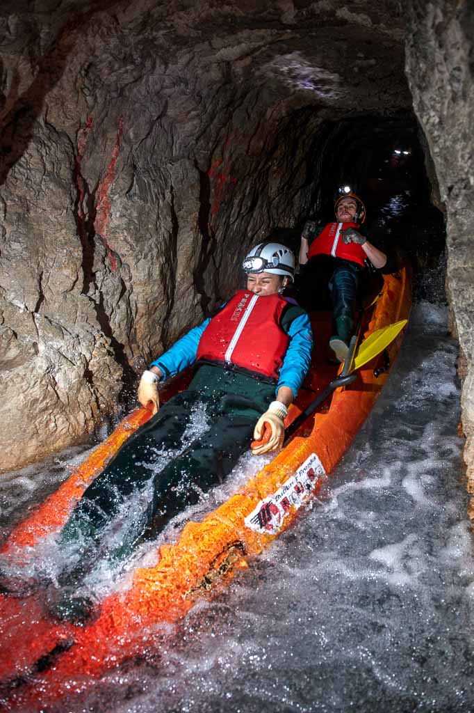 slovenia-kajak-grotte-sotterranee-monte-pec