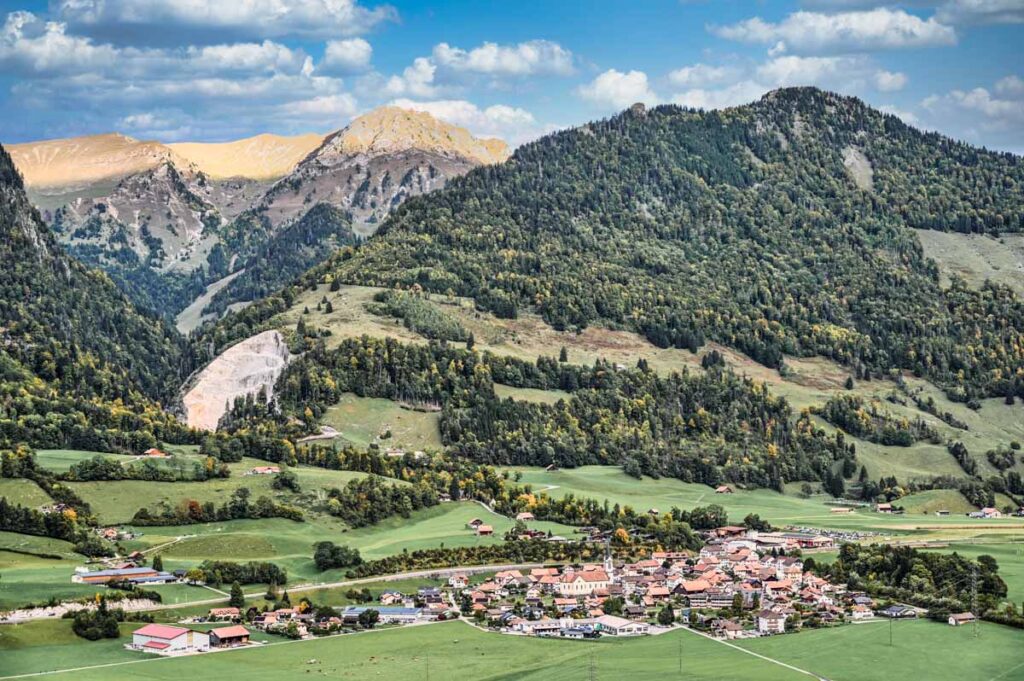 Friburgo-svizzera-albeuve-pascoli