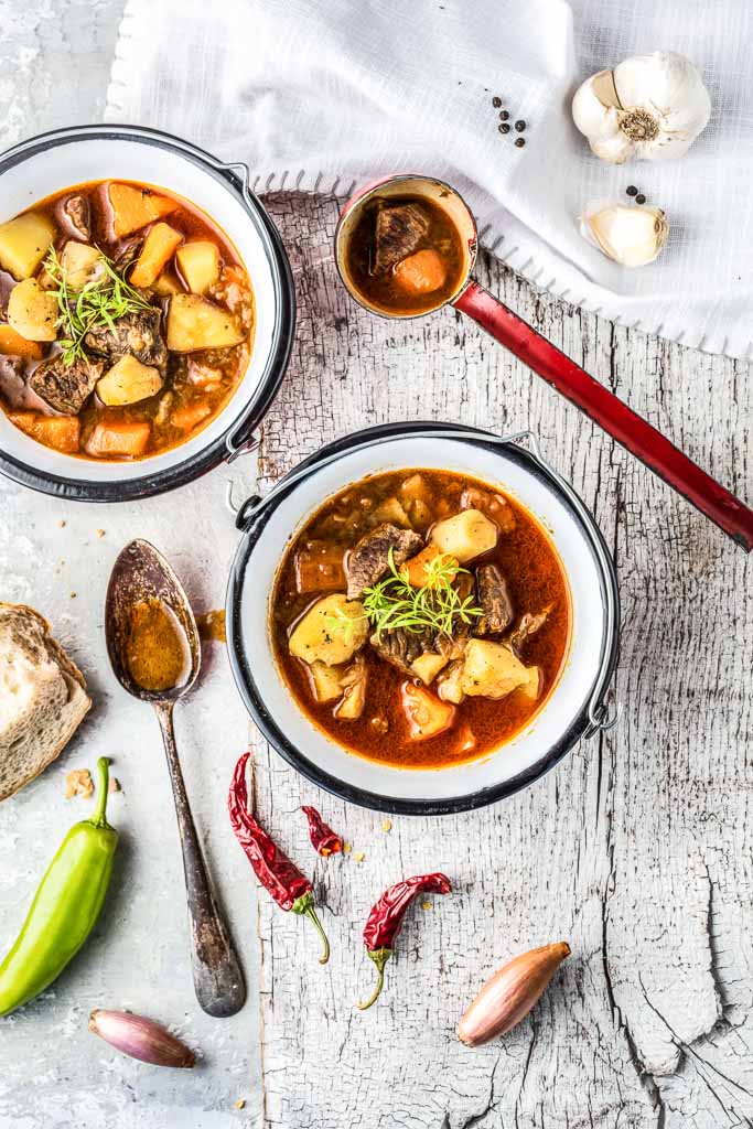 ungheria-cucina-tipica-paprika-Goulash