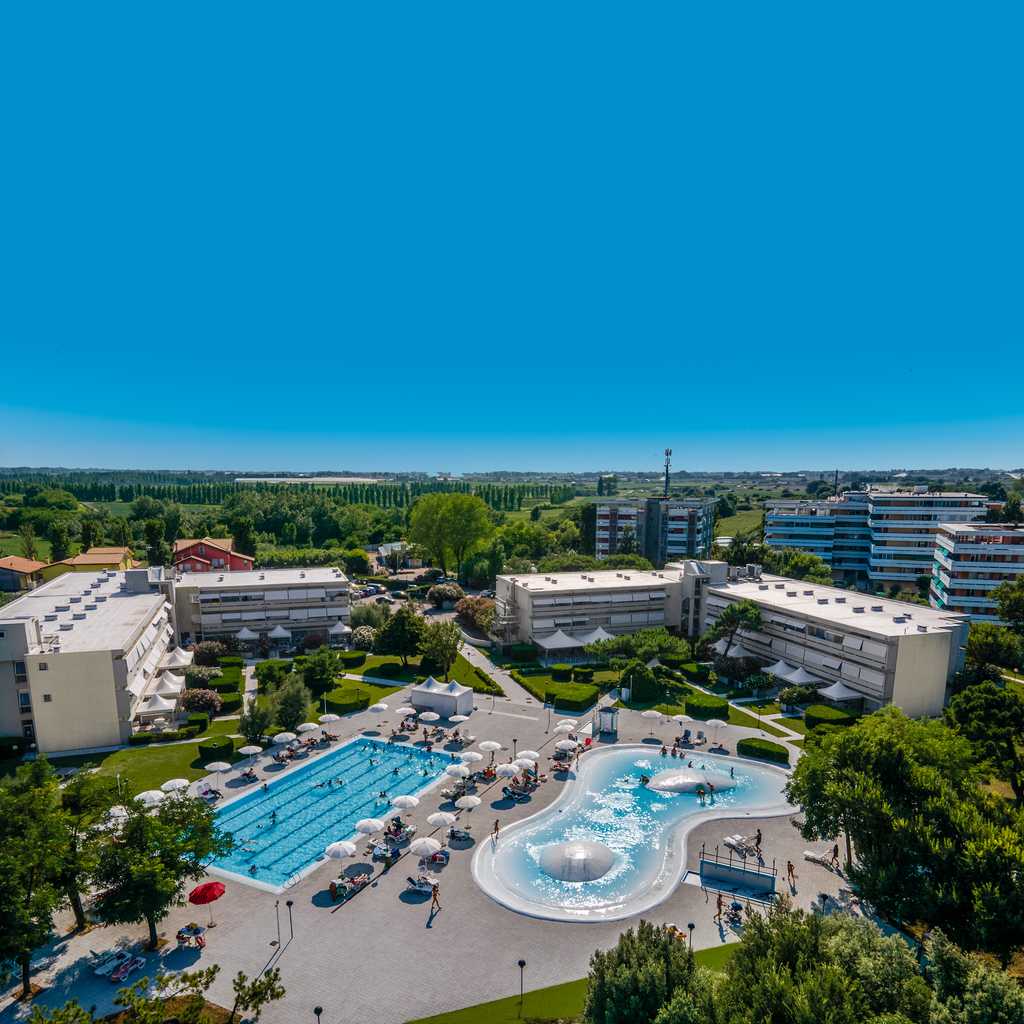 Isamar-Village-Resort-aerea_piscina