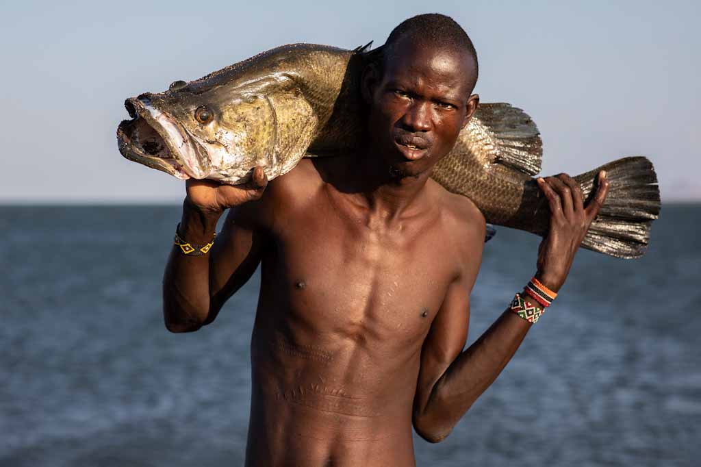 Un pescatore sul Lago Turkana in Kenya ph.Mauro De Bettio