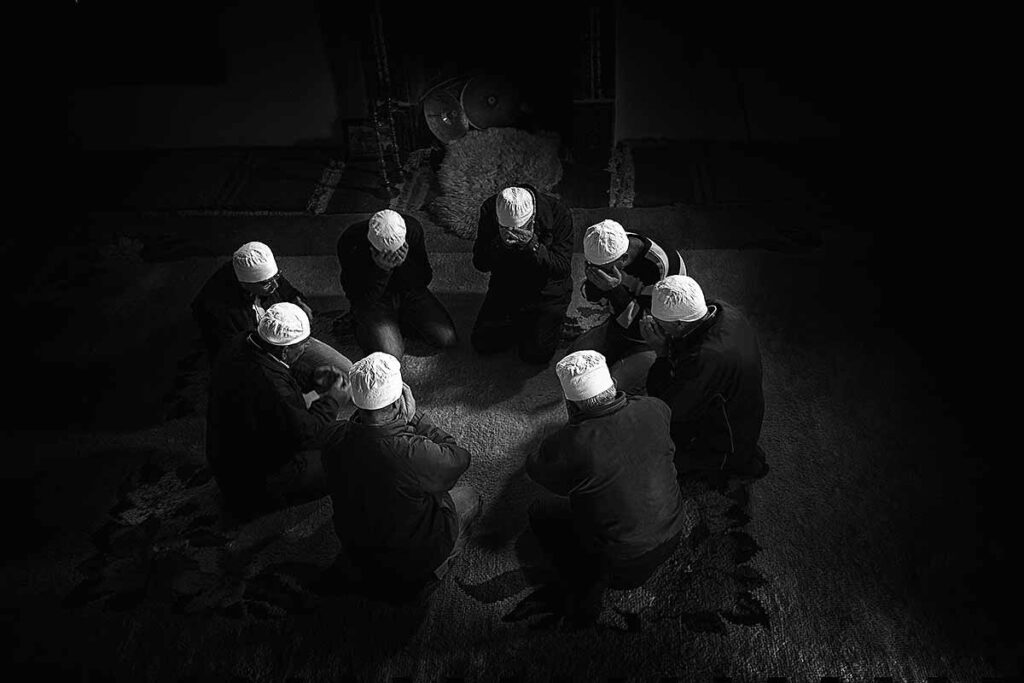 una foto intitolata Kosovo, Confraternita Sufi di Monika Bulaj al festival Colorno Photo Life