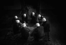 ColornoPhotoLife 2026: quando la fotografia diventa arte una foto intitolata Kosovo, Confraternita Sufi di Monika Bulaj al festival Colorno Photo Life
