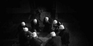 ColornoPhotoLife 2026: quando la fotografia diventa arte una foto intitolata Kosovo, Confraternita Sufi di Monika Bulaj al festival Colorno Photo Life