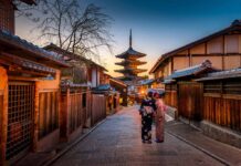 Kyoto-geisha-pagoda-Yasaka