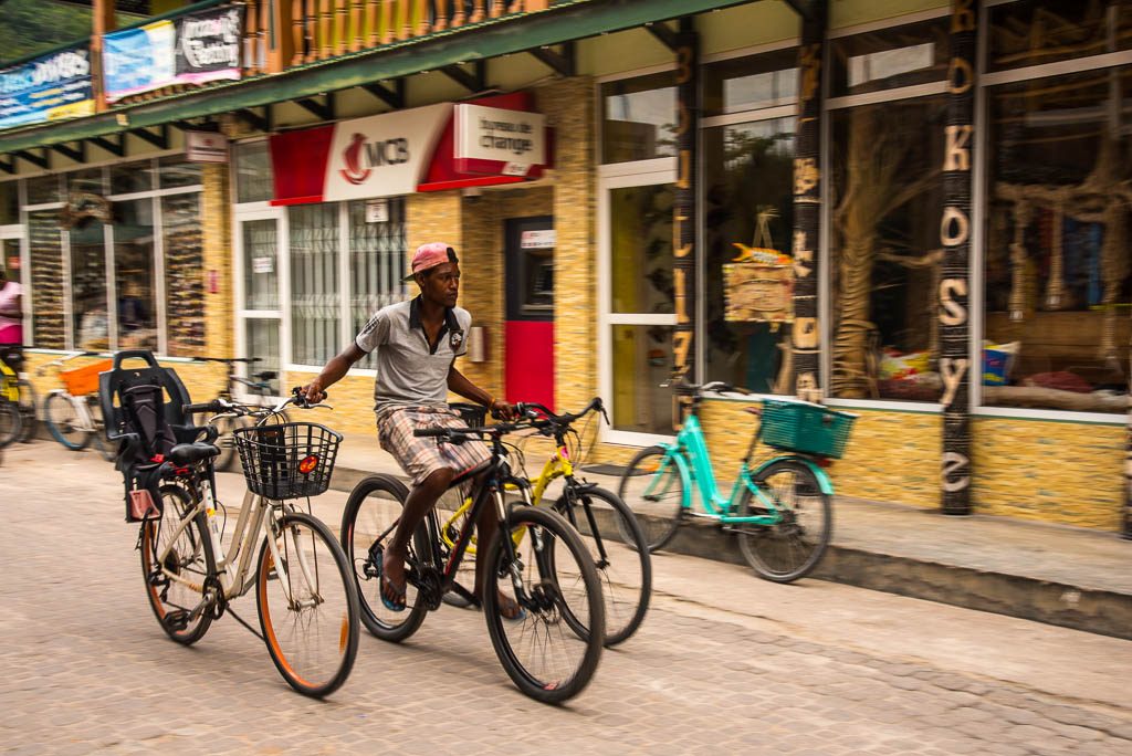 Seychelles-La-Digue-bicicletta-car-free