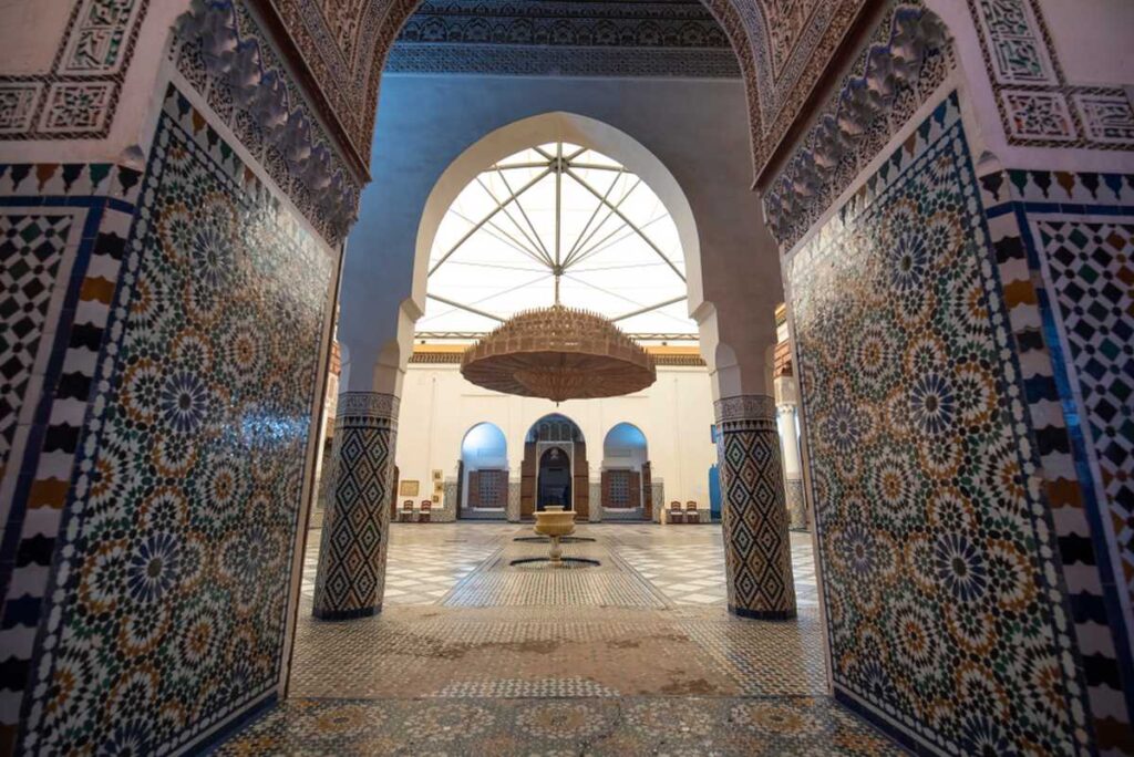 Il Museo di Marrakech è ospitato in un elegante palazzo del XIX° secolo. Fino al 1997 era una scuola femminile