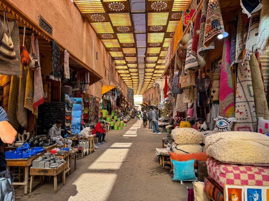 Il souk di Marrakech è uno dei più grandi del Marocco ed è diviso in settori secondo la merce esposta
