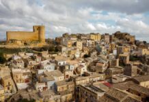 Naro, Sicilia: compro casa per 1 Euro Panorama di Naro, Sicilia orientale