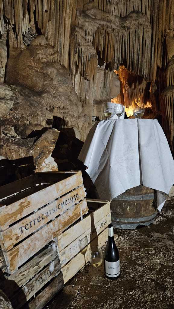 Puglia-Aperitivo-nelle-Grotte-di-Castellana