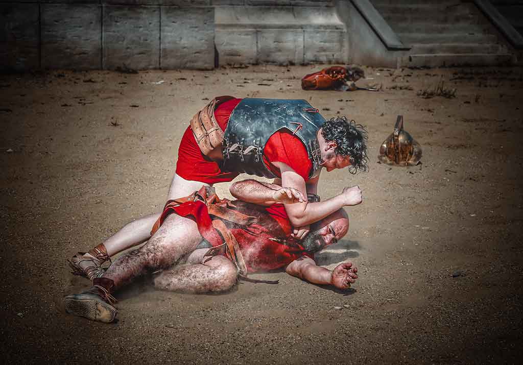 Due gladiatori durante lo spettacolo Roma on Fire - @Roberto Ceccaroni