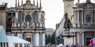 Terra Madre 2026: guida al Salone del Gusto e ai migliori ristoranti di Torino Il centro di Torino invaso dai visitatori durante il Salone del Gusto