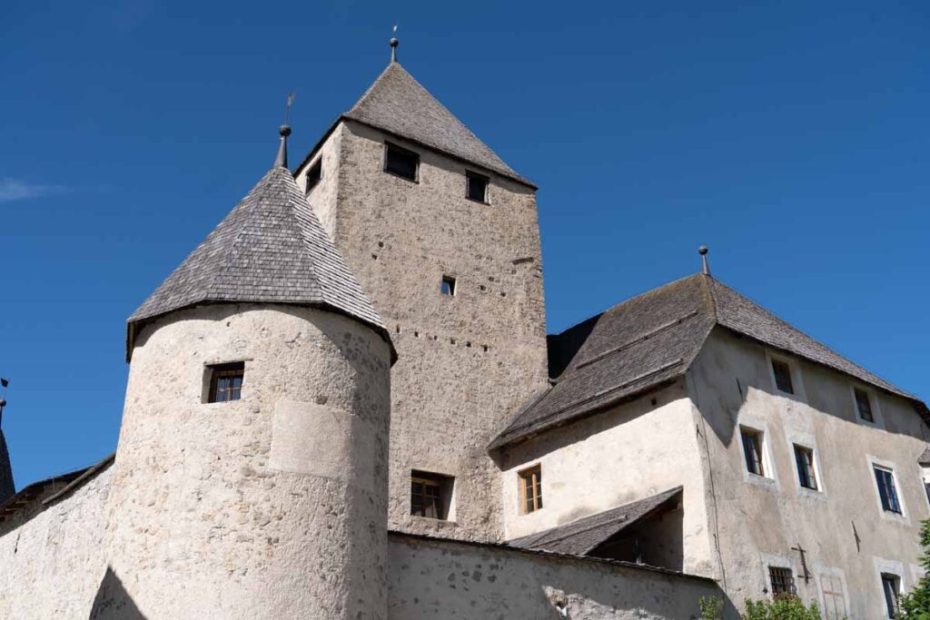 Il castello di Ciastel de Tor che custodisce le memorie della cultura ladina