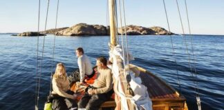 Pesca all'astice in mare aperto
