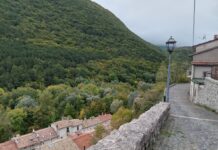 Villetta Barrea: foliage, tradizioni e sapori d’autunno Scorci di Villetta Barrea.