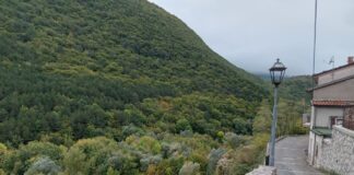 Villetta Barrea: foliage, tradizioni e sapori d’autunno Scorci di Villetta Barrea.