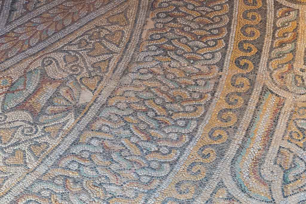 Un mosaico pronto solo per essere scoperto nella Instanbul Sotterranea