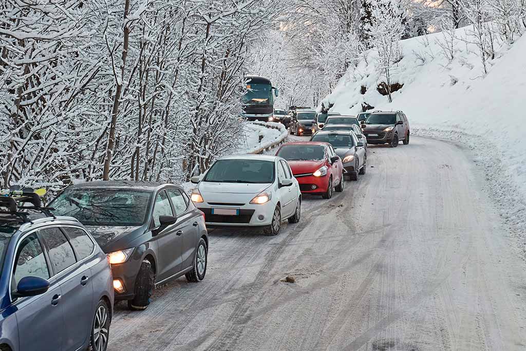 abruzzo-roccaraso-coda-traffico-auto-pullman