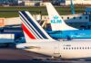 due aerei della flotta di air france e KLM sulla pista dell'aeroporto di Schiphol ad Amsterdam