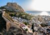 Alicante, oltre il mare Veduta panoramica sulla baia di Alicante con il castello di Santa Barbara affacciato sulla spiaggia del Postiguet