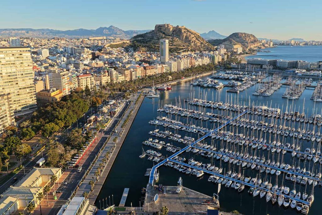 Il porto turistico di Alicante, da cui partirà The Ocean Race a gennaio del 2027