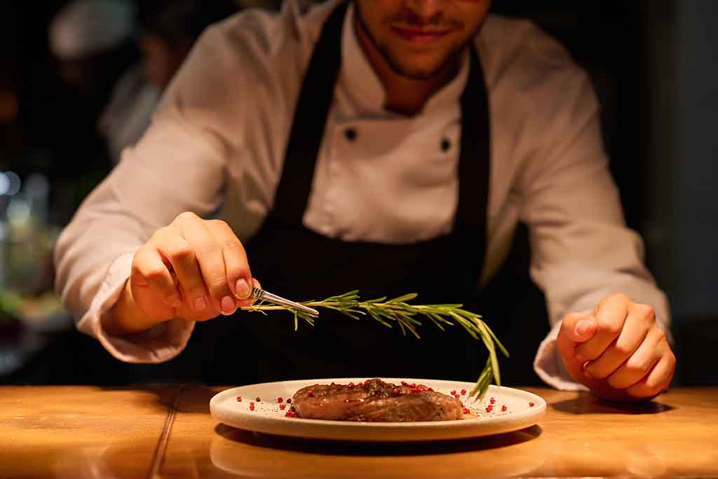 Chef in un bistrot