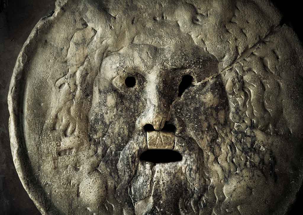 Particolare la Bocca della Verità luogo iconico di Roma al cinema