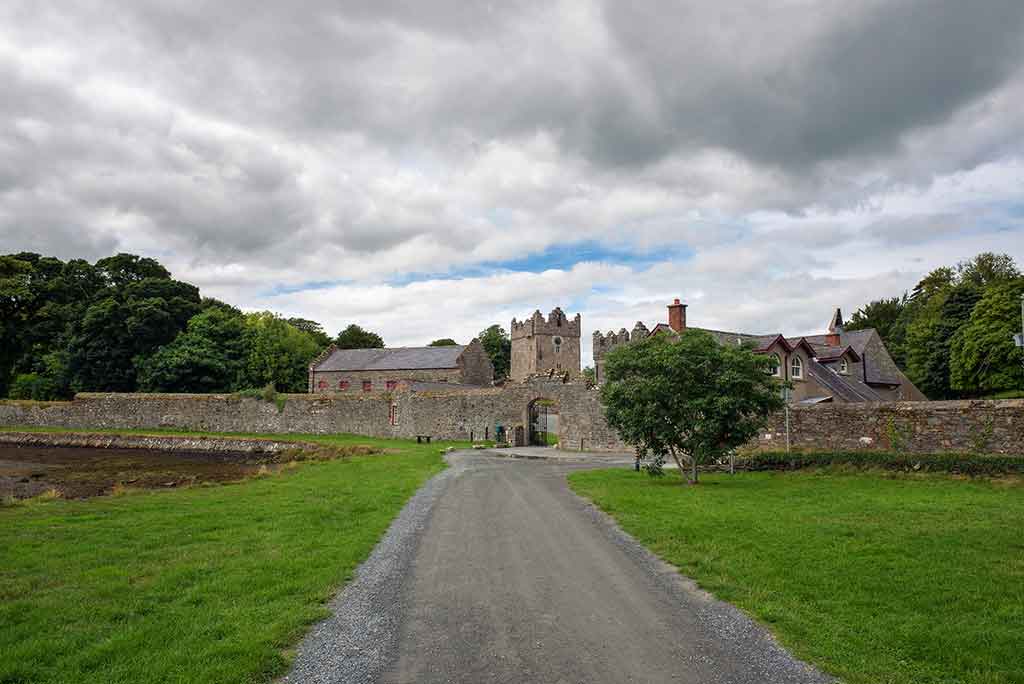 L'affascinante entrata di Castle Ward, il castello originale usato come set per Grande Inverno in Game of Thrones esperienza di cineturismo