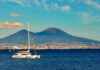 In catamarano lungo la costa italiana catamarano-golfo-napoli-vesuvio