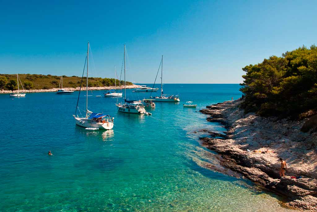 croazia-barca-a-vela-ormeggio