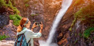 Fotografia di viaggio: scatta prima le foto utili, poi quelle belle fotografia-viaggio-cascata-smartphone