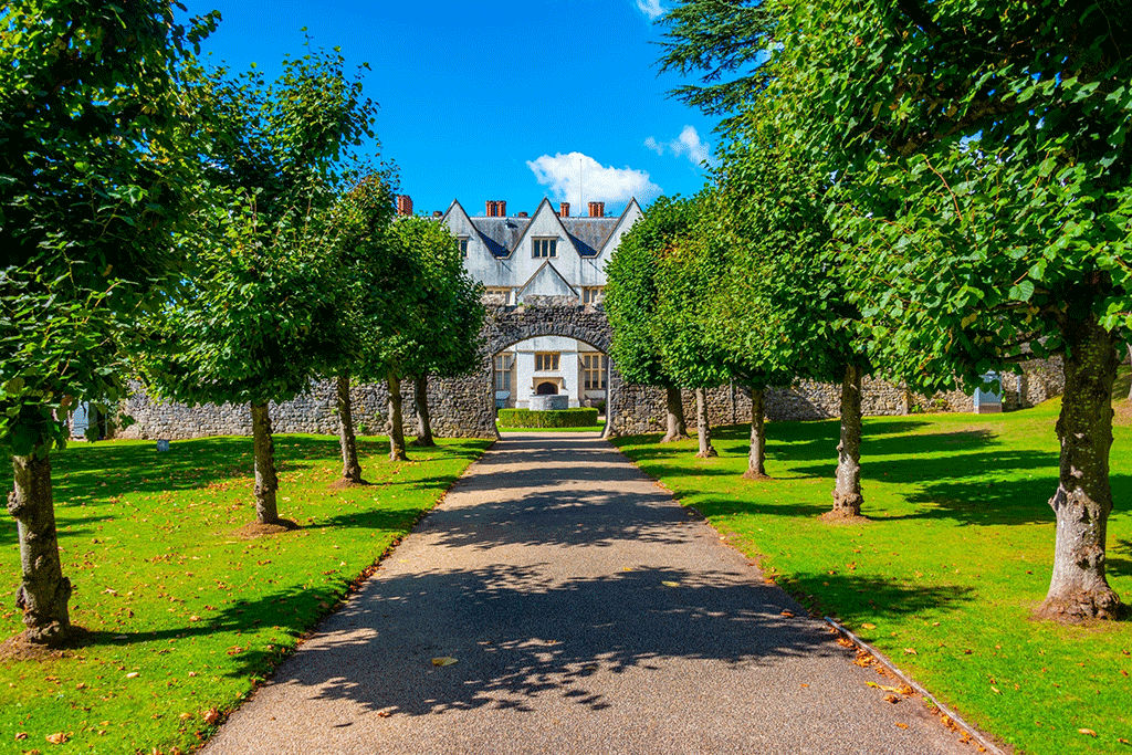 Il castello di St. Fagans, vicino alla capitale del Galles, fra i 10 luoghi da visitare 2025