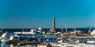 Perché l’autunno è la stagione perfetta per riscoprire Genova Vista panoramica sul porto di Genova e la Lanterna, Liguria