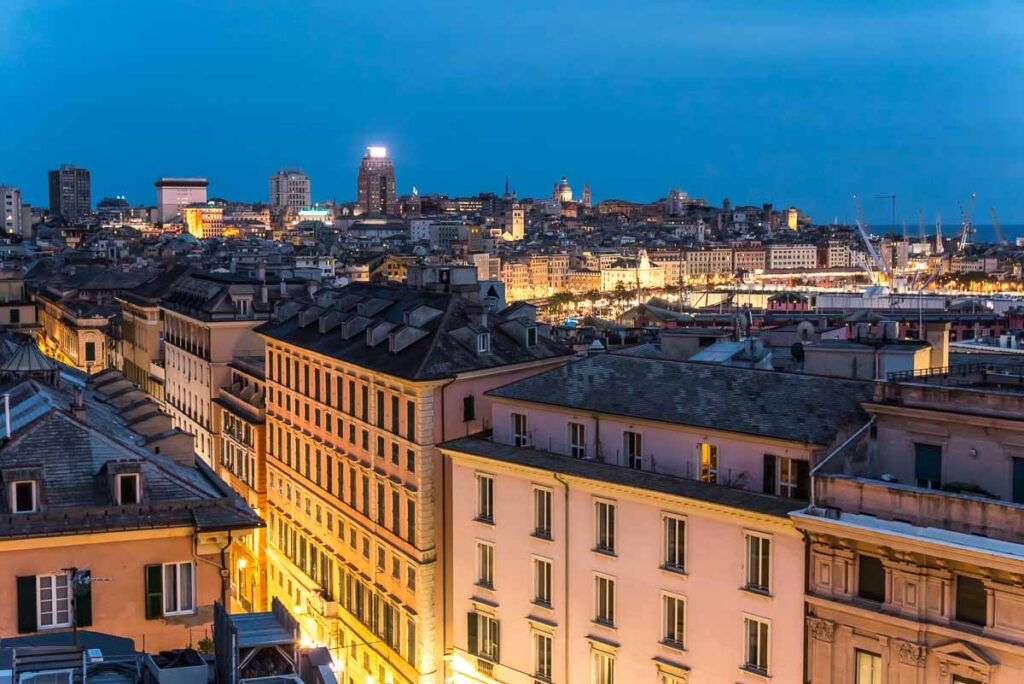 I tetti di Genova al crepuscolo, Liguria