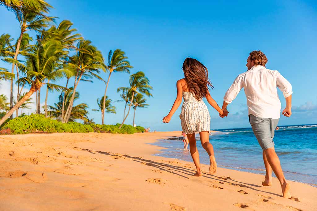 hawaii-spiaggia-coppia-sposi-luna-miele