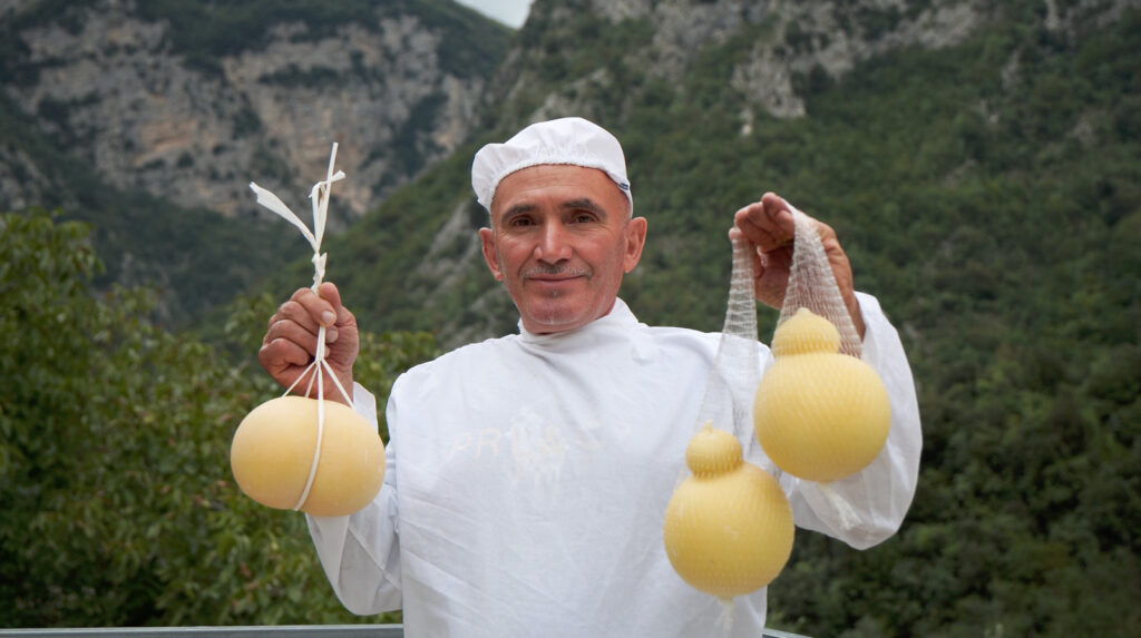 casaro-mostra-formaggi-tipici-azienda-agricola-castello-matese-campania