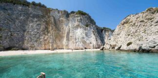 Isole Tremiti, a ognuno la sua cala Un tuffo nelle acque limpide di Spiaggia dei Pagliai alle Isole tremiti