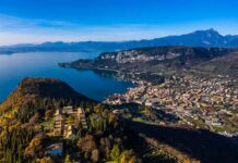 Autunno sul Lago di Garda Rocca di Garda, Eremo San Giorgio dal promontorio con panorama sul lago