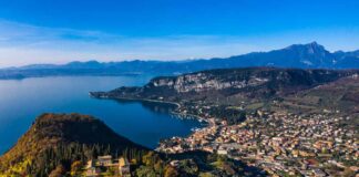 Autunno sul Lago di Garda Rocca di Garda, Eremo San Giorgio dal promontorio con panorama sul lago